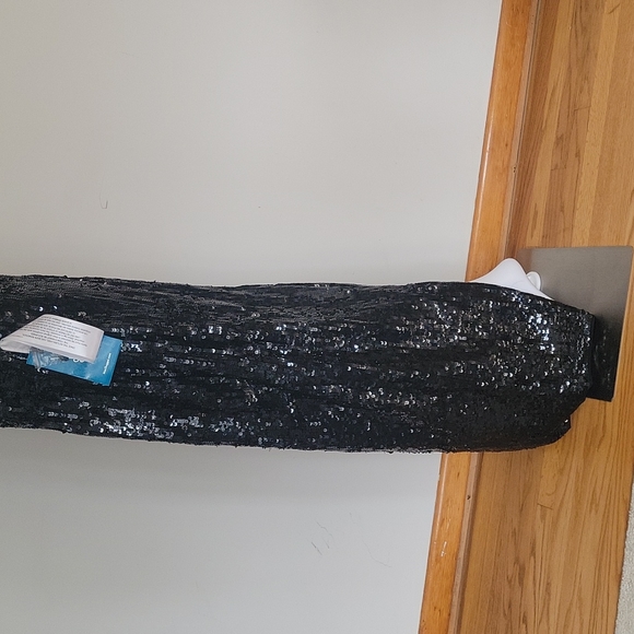 Mac Duggal Black Sequined Column Gown - Picture 10 of 16